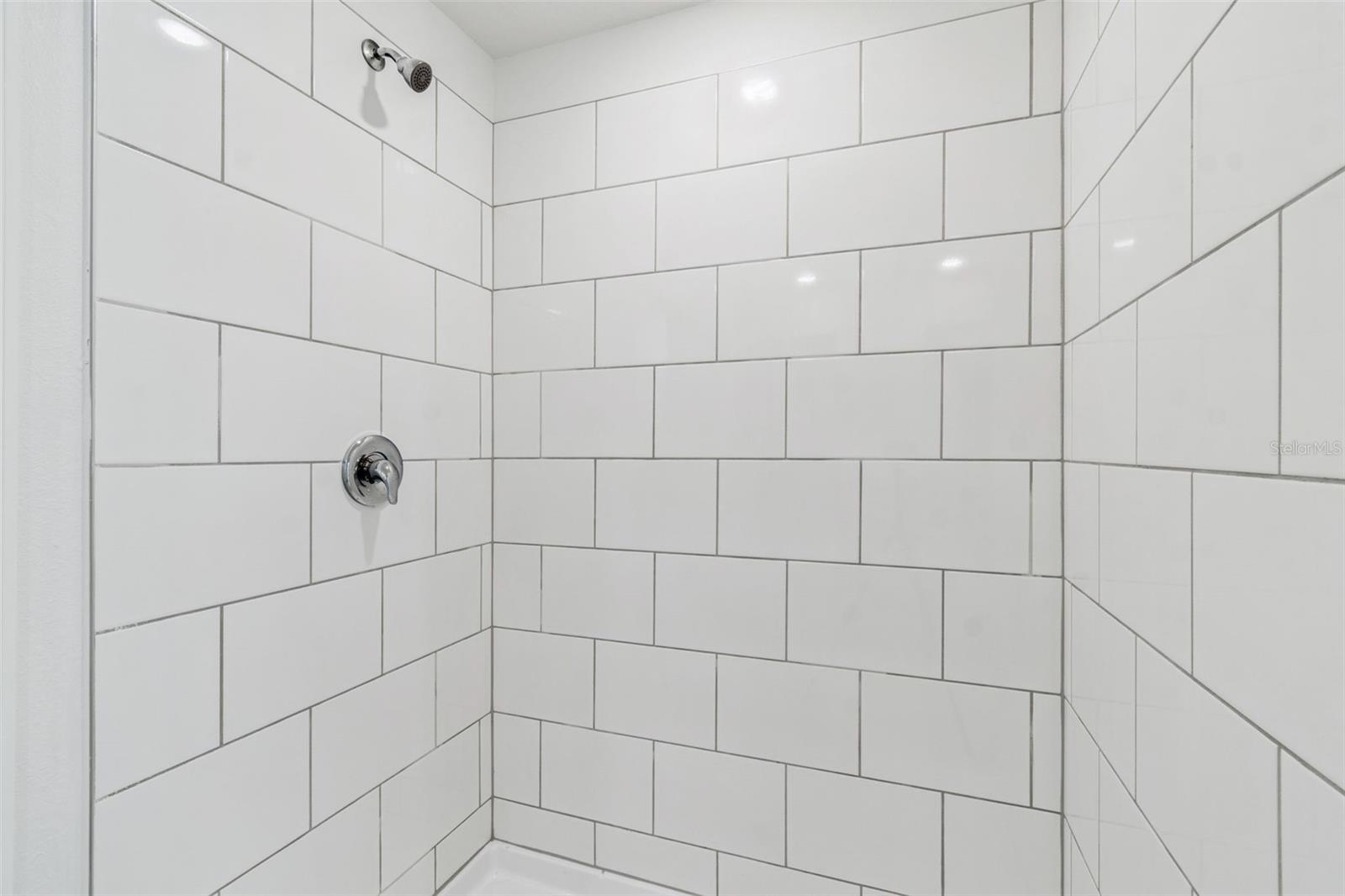 NORTH PK ISLE PH 2C 3B & 4 - Residential Lease