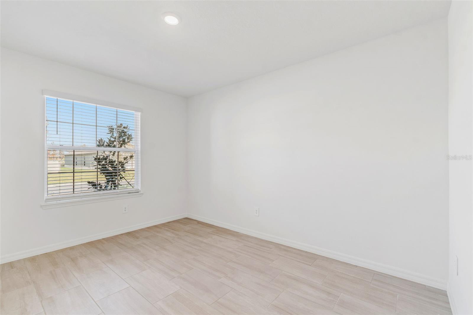 NORTH PK ISLE PH 2C 3B & 4 - Residential Lease