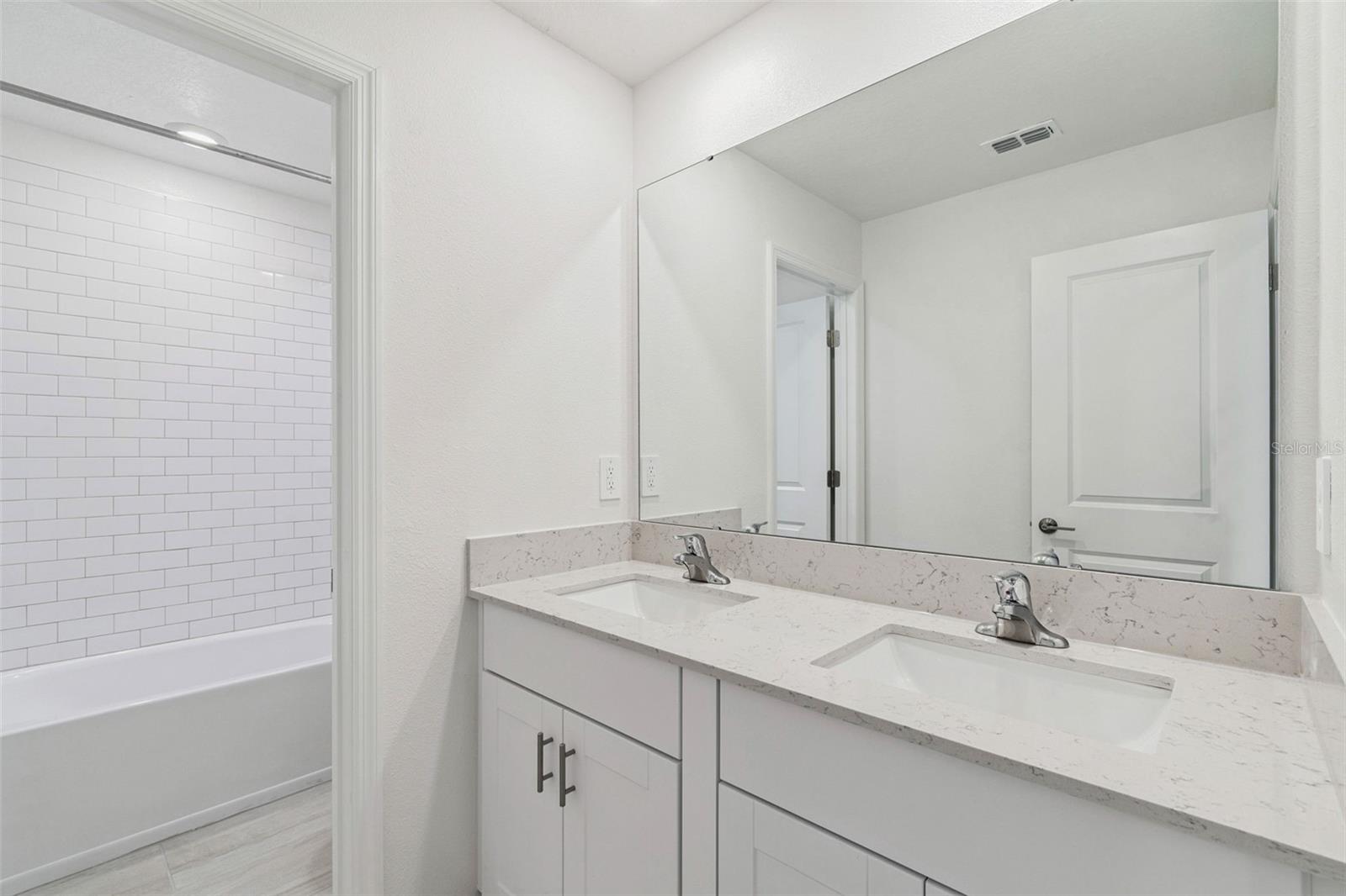 NORTH PK ISLE PH 2C 3B & 4 - Residential Lease