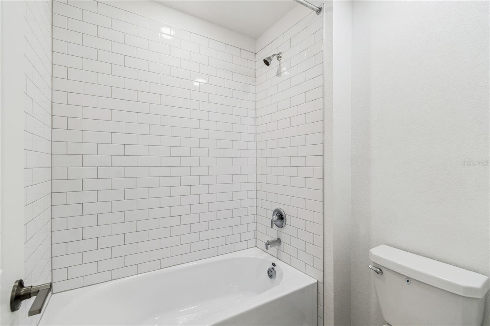 NORTH PK ISLE PH 2C 3B & 4 - Residential Lease