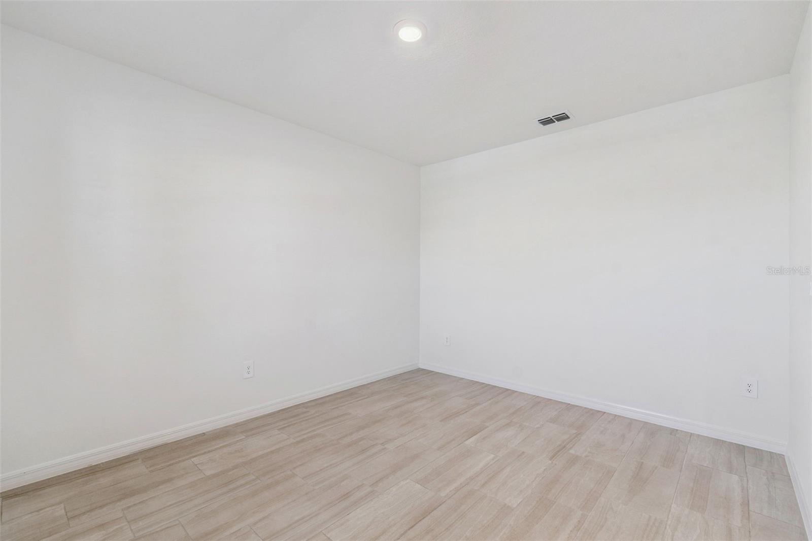 NORTH PK ISLE PH 2C 3B & 4 - Residential Lease