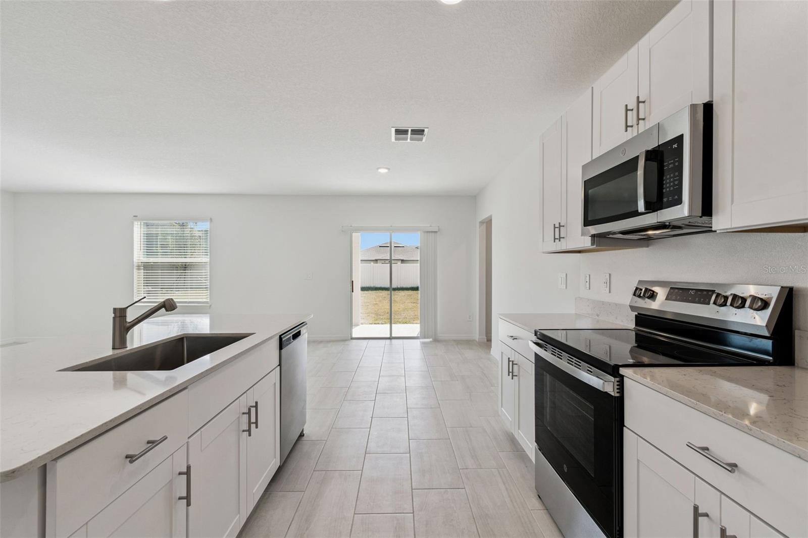 NORTH PK ISLE PH 2C 3B & 4 - Residential Lease