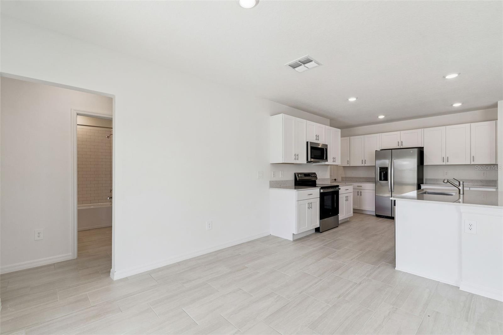 NORTH PK ISLE PH 2C 3B & 4 - Residential Lease