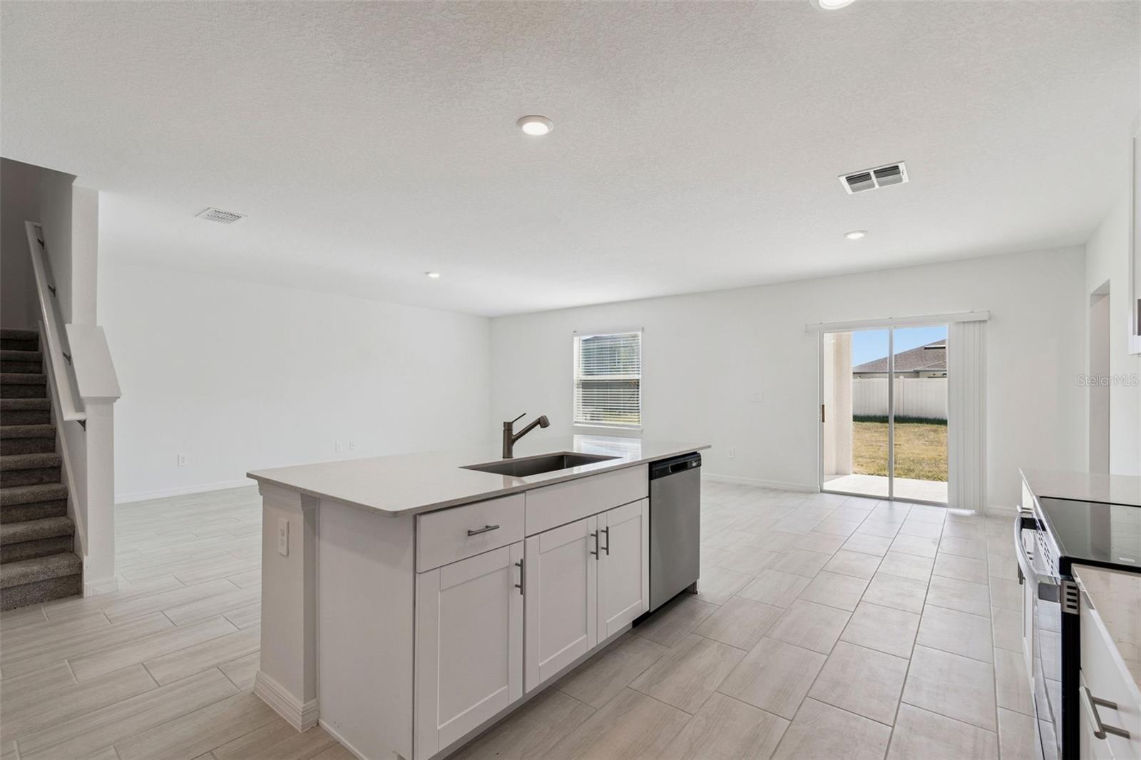 NORTH PK ISLE PH 2C 3B & 4 - Residential Lease