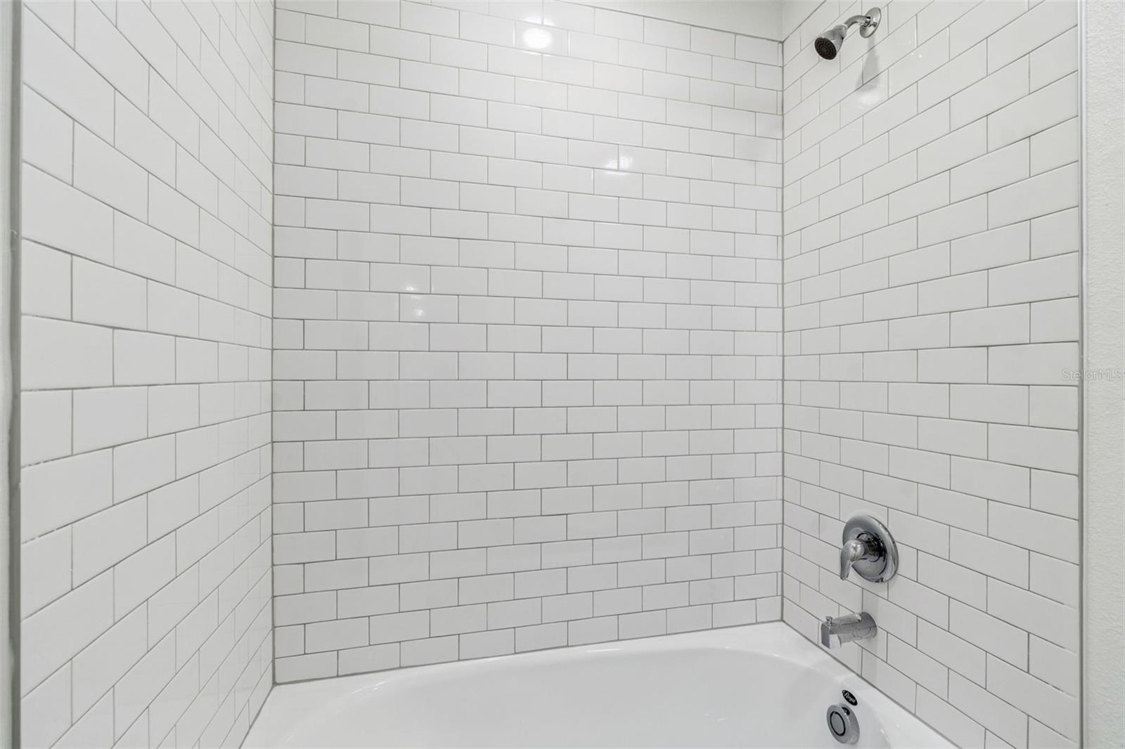 NORTH PK ISLE PH 2C 3B & 4 - Residential Lease