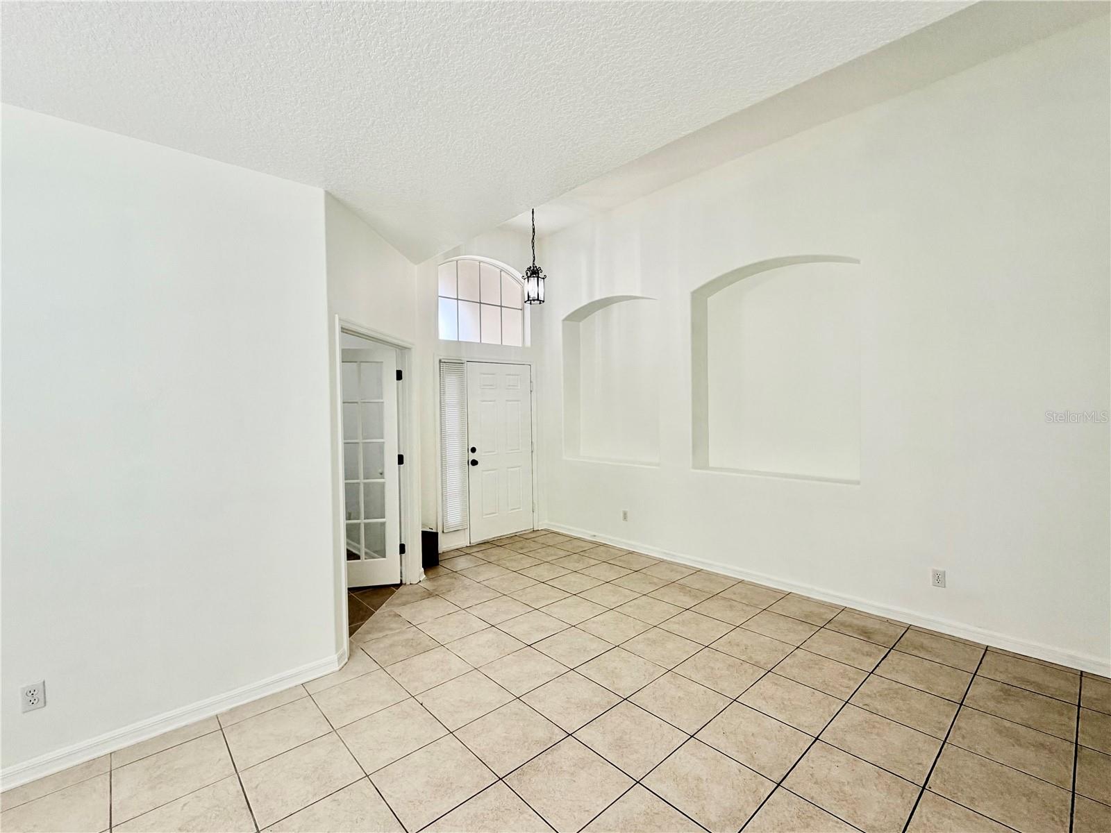 SILVERLAKE - Residential Lease