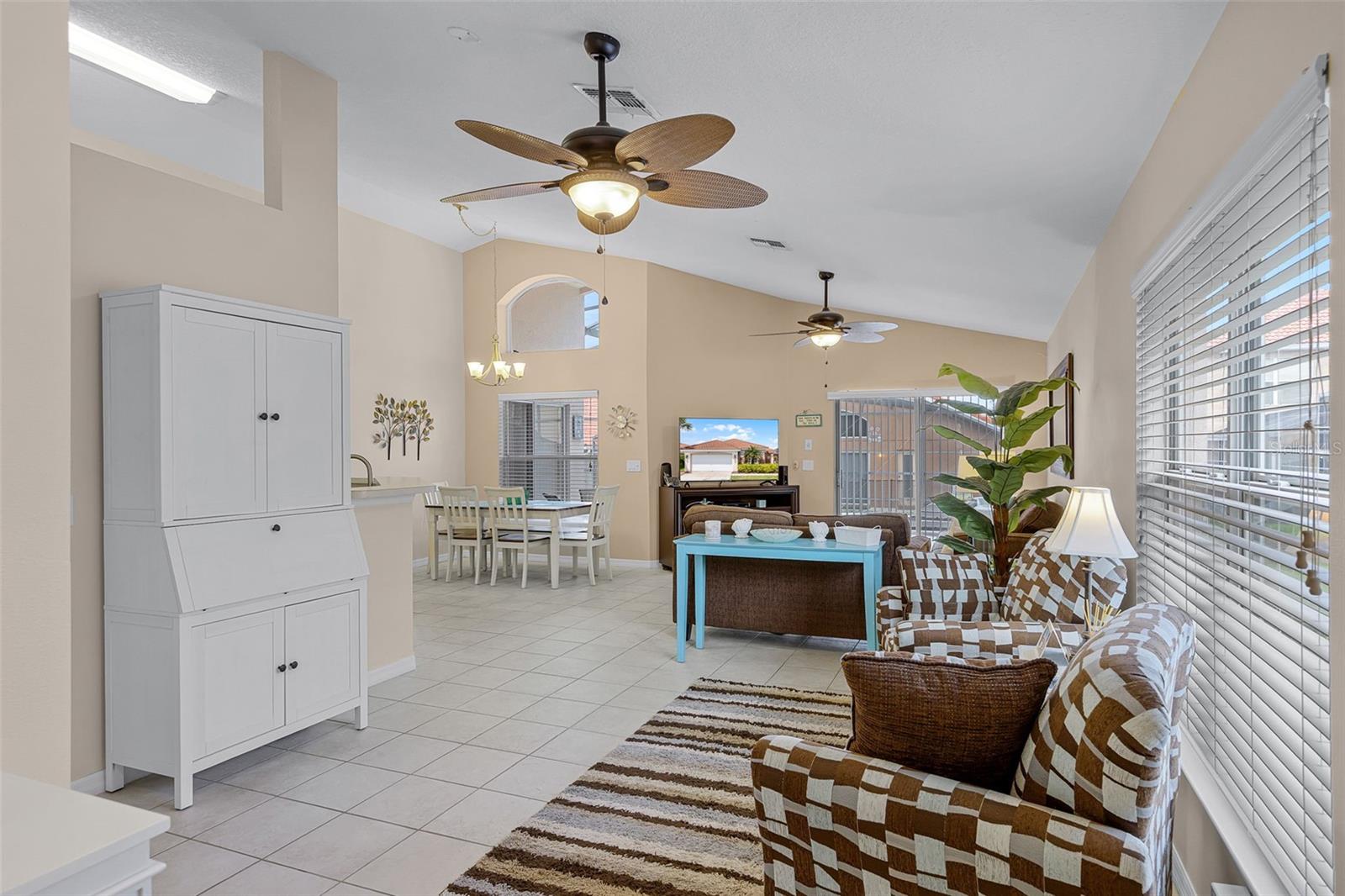 423 PALOMA DRIVE