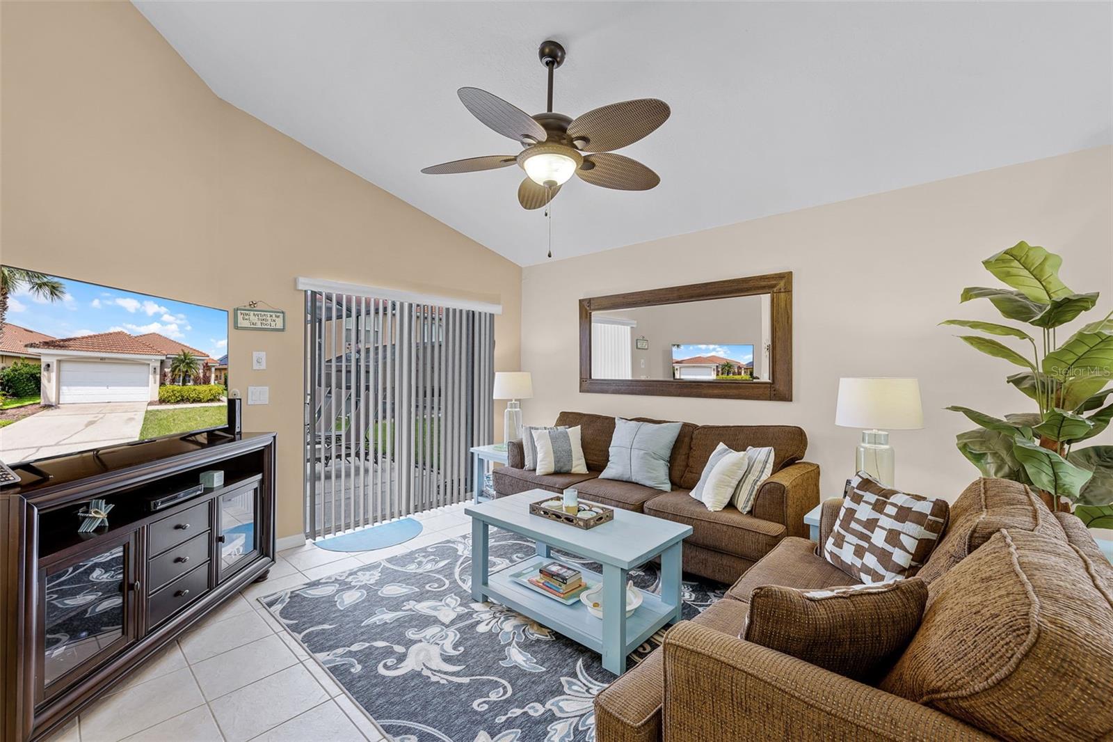 423 PALOMA DRIVE