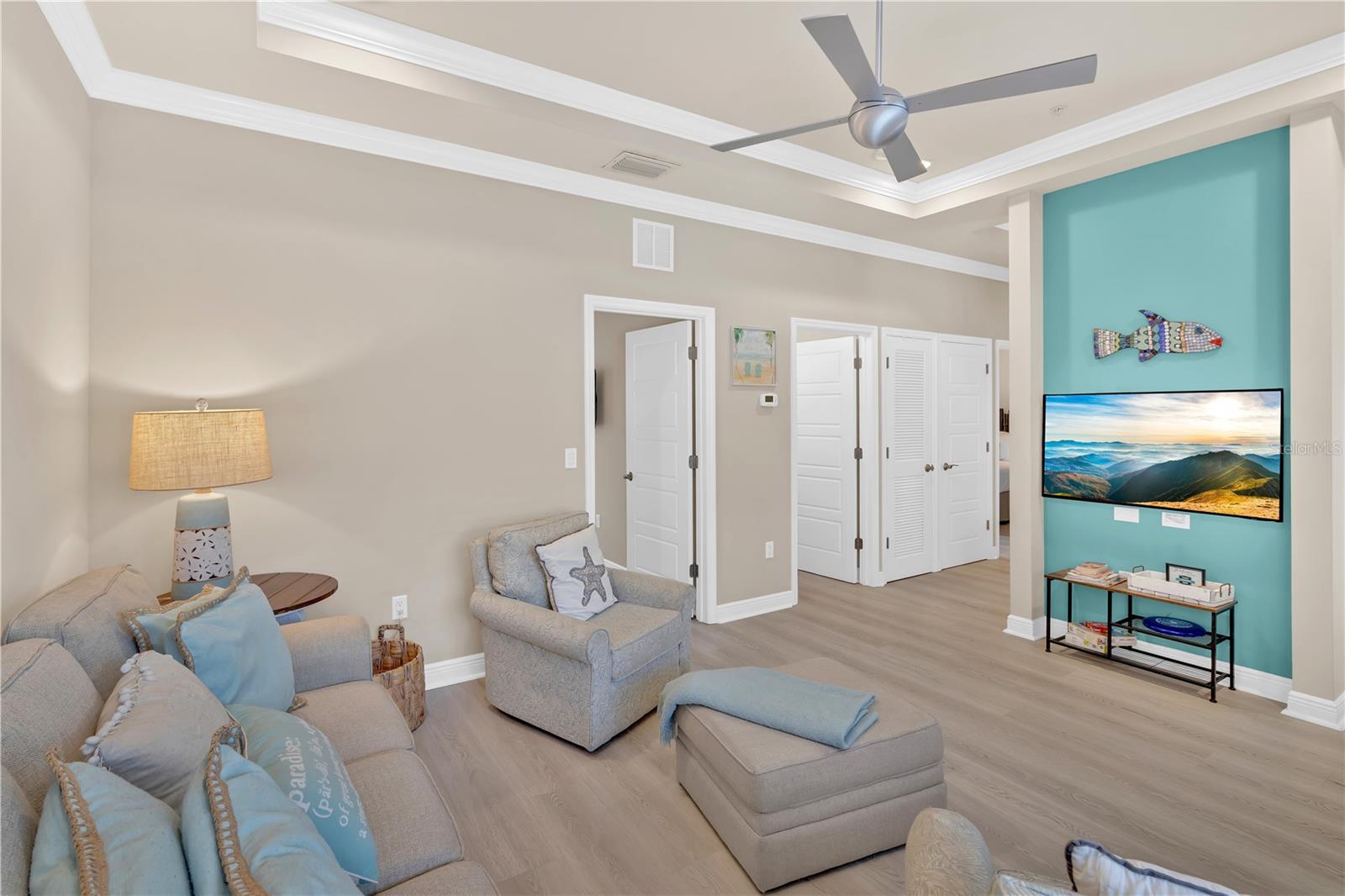 1054 SUN N SEA DRIVE 106