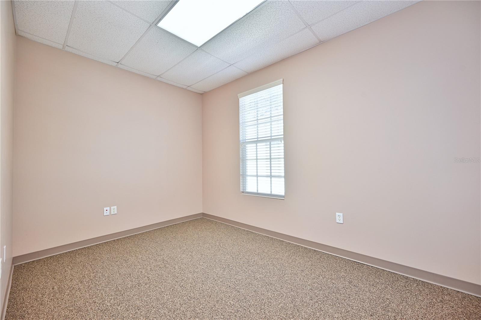 TERRACE OAKS BUS CENTER - Commercial Lease