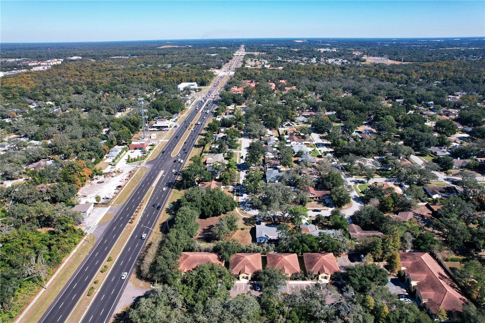 TERRACE OAKS BUS CENTER - Commercial Lease