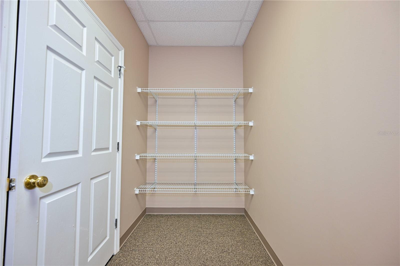 TERRACE OAKS BUS CENTER - Commercial Lease