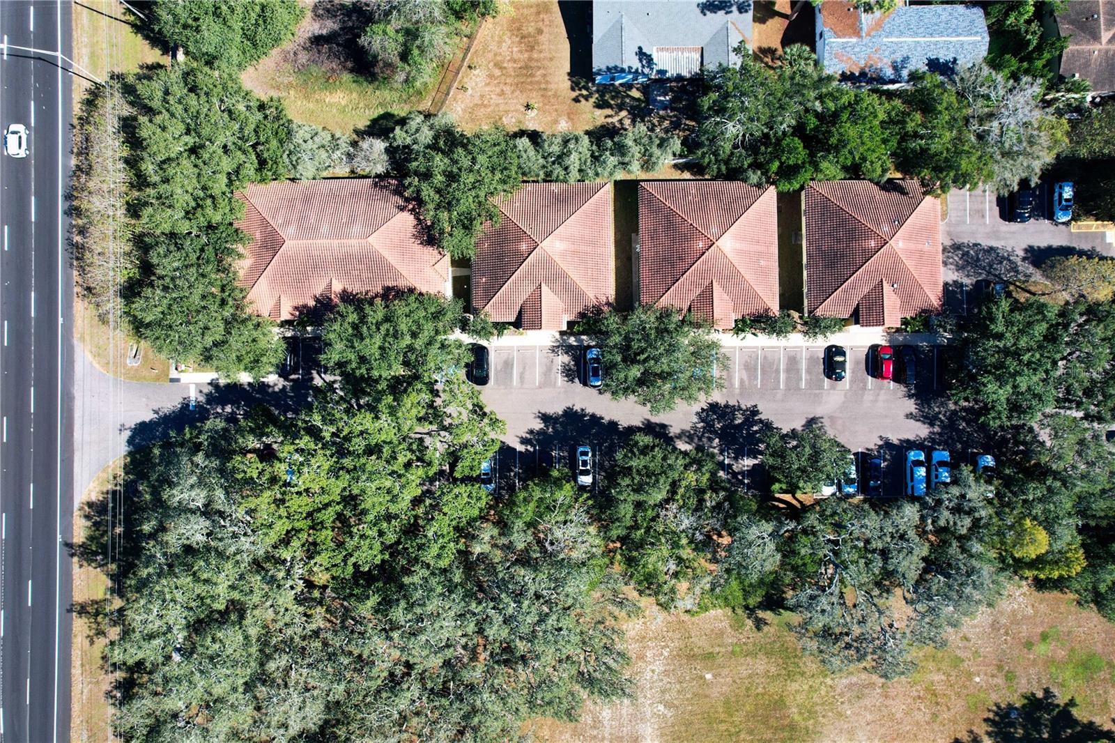 TERRACE OAKS BUS CENTER - Commercial Lease