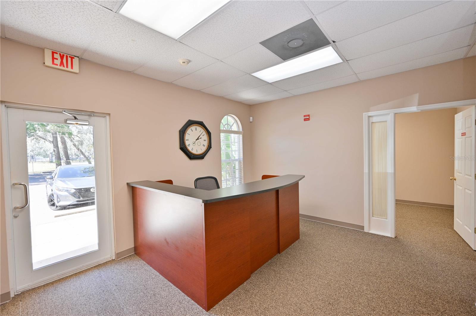 TERRACE OAKS BUS CENTER - Commercial Lease