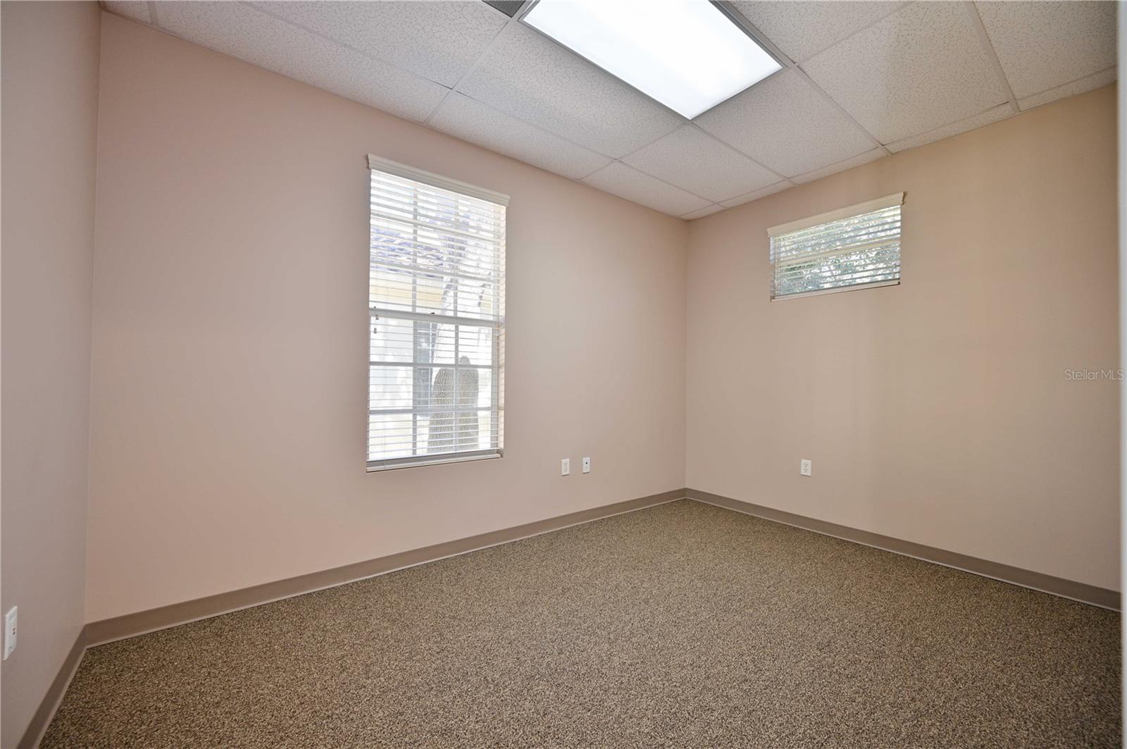 TERRACE OAKS BUS CENTER - Commercial Lease