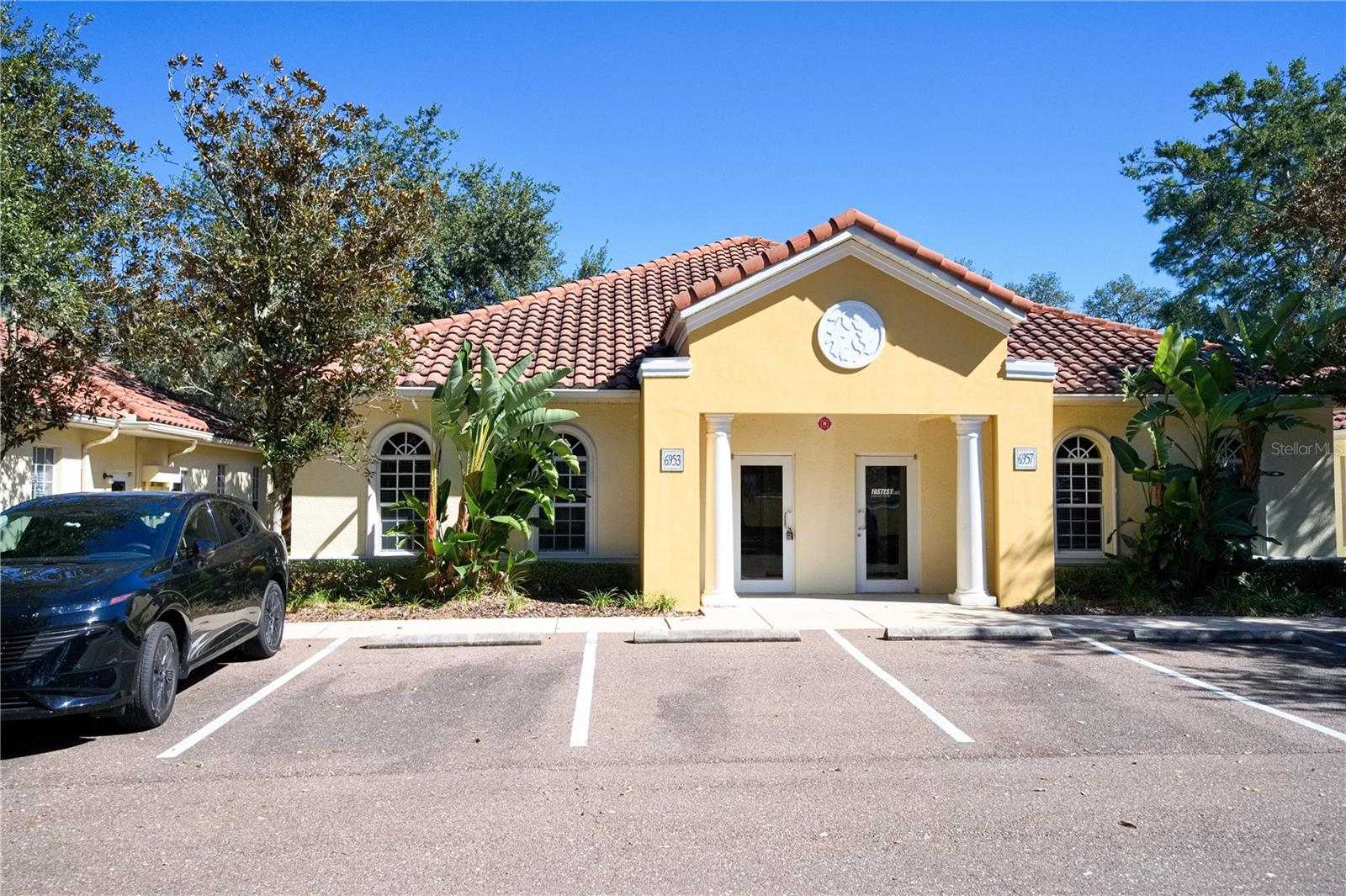 TERRACE OAKS BUS CENTER - Commercial Lease