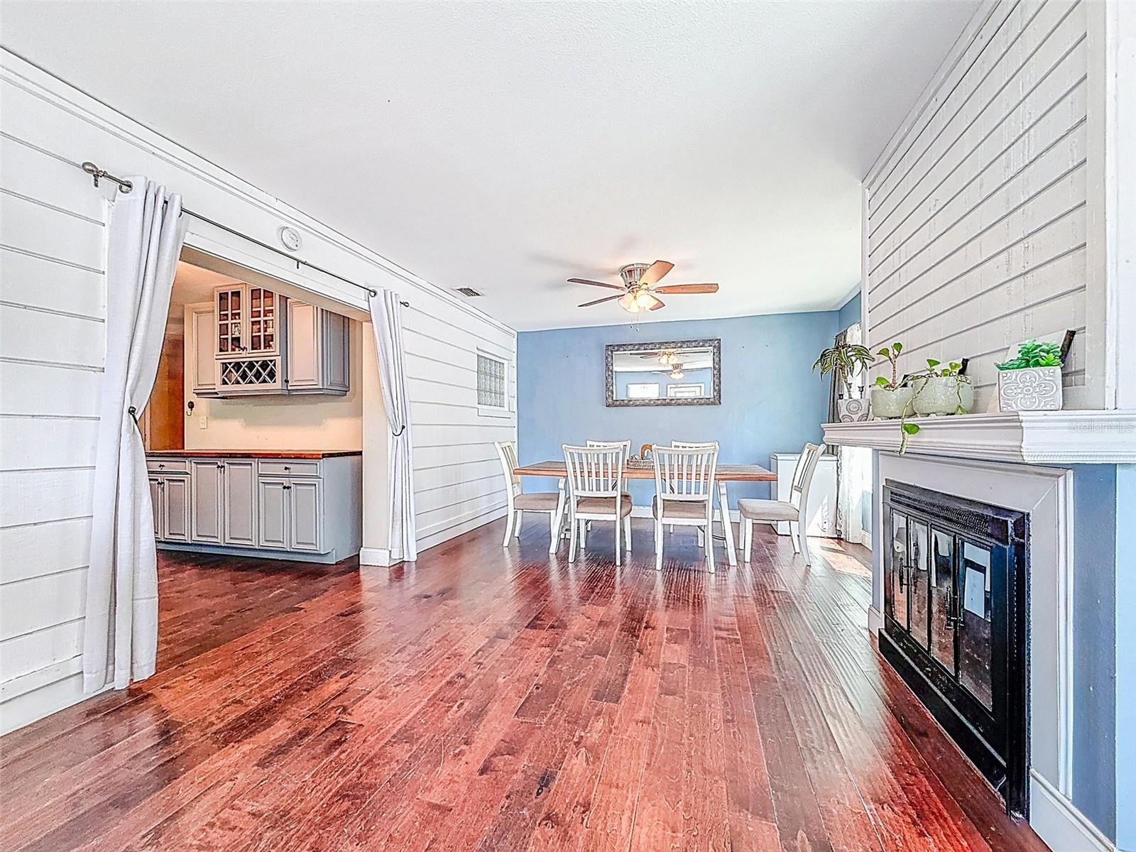 DOUGLAS MANOR 2ND ADD - Residential