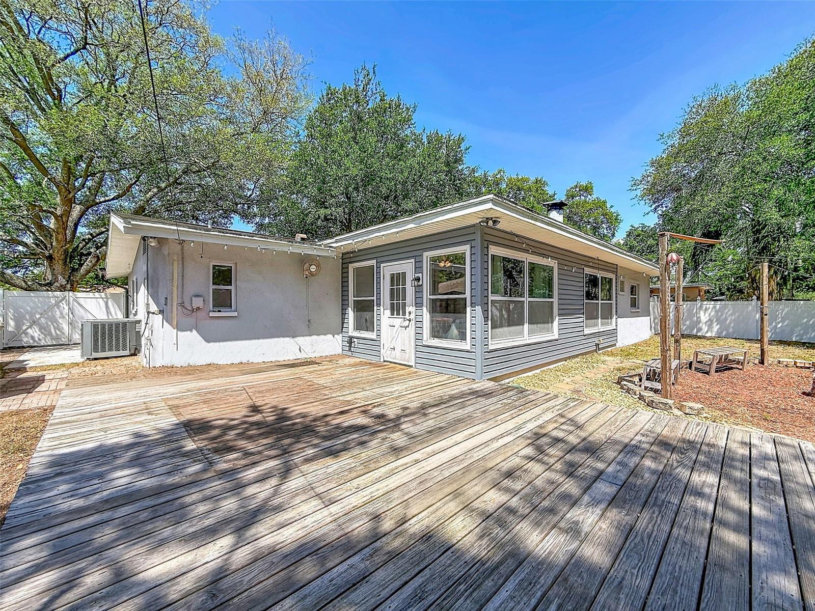 DOUGLAS MANOR 2ND ADD - Residential