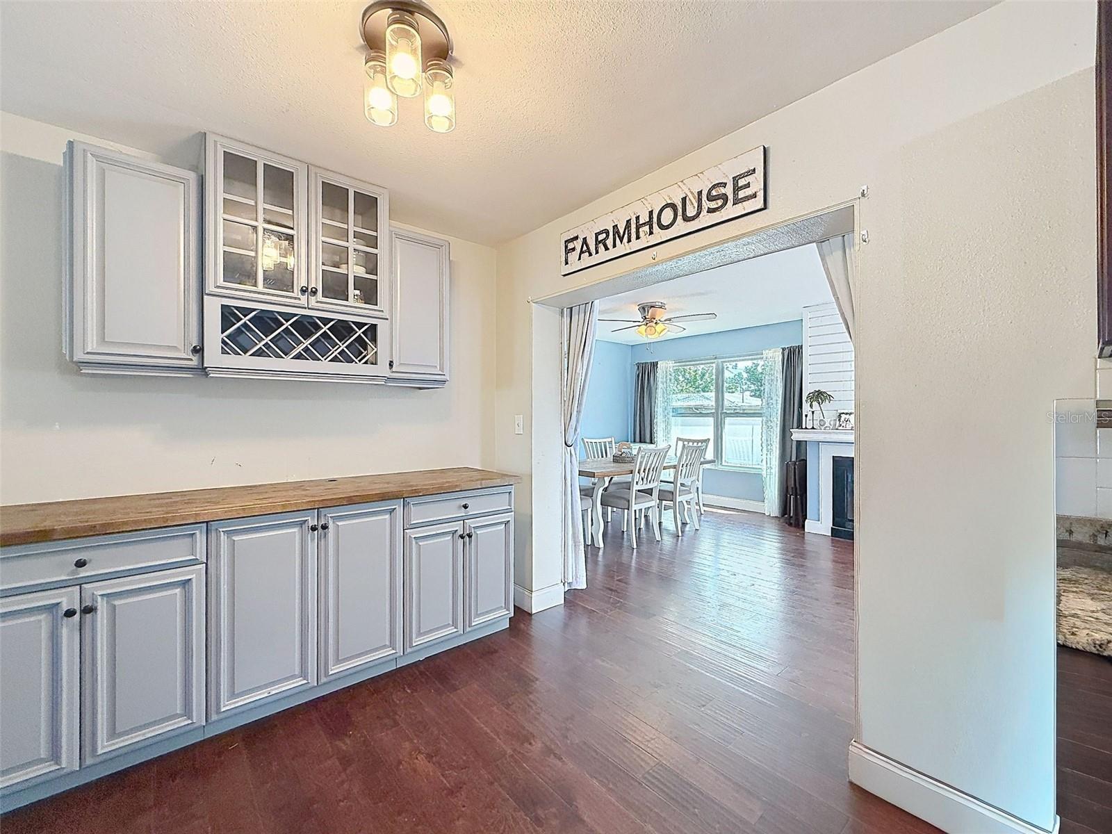 DOUGLAS MANOR 2ND ADD - Residential