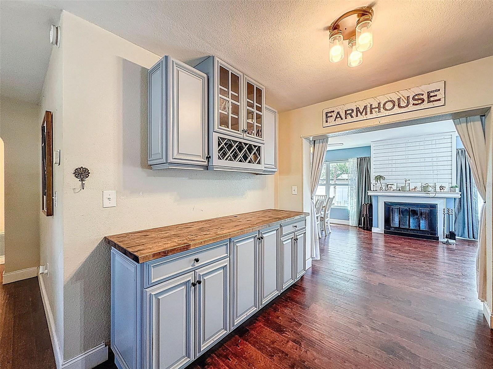 DOUGLAS MANOR 2ND ADD - Residential