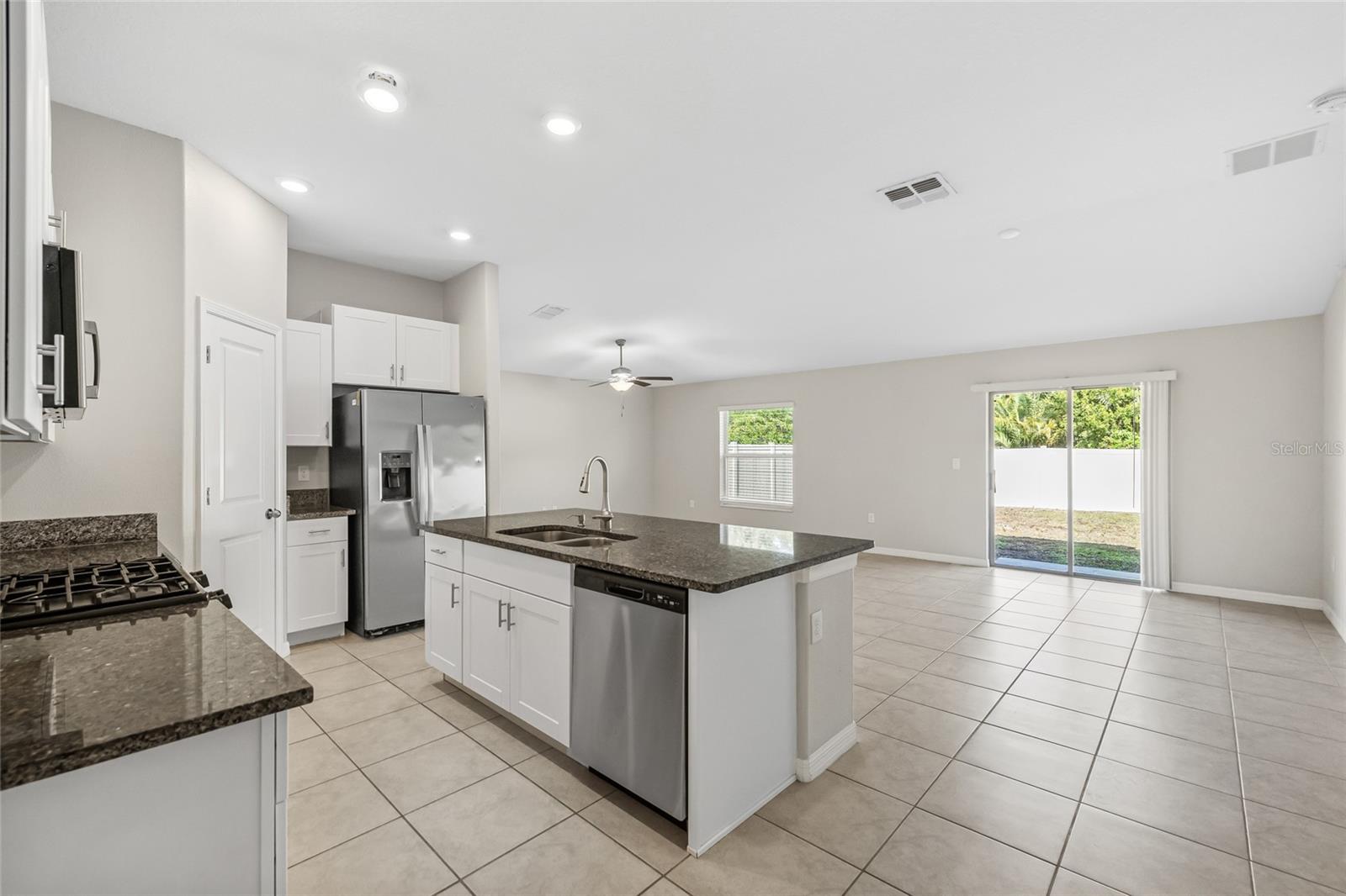 5406 AMARYLLIS GARDEN STREET, APOLLO BEACH, FL, 33572 3 5406 AMARYLLIS GARDEN STREET