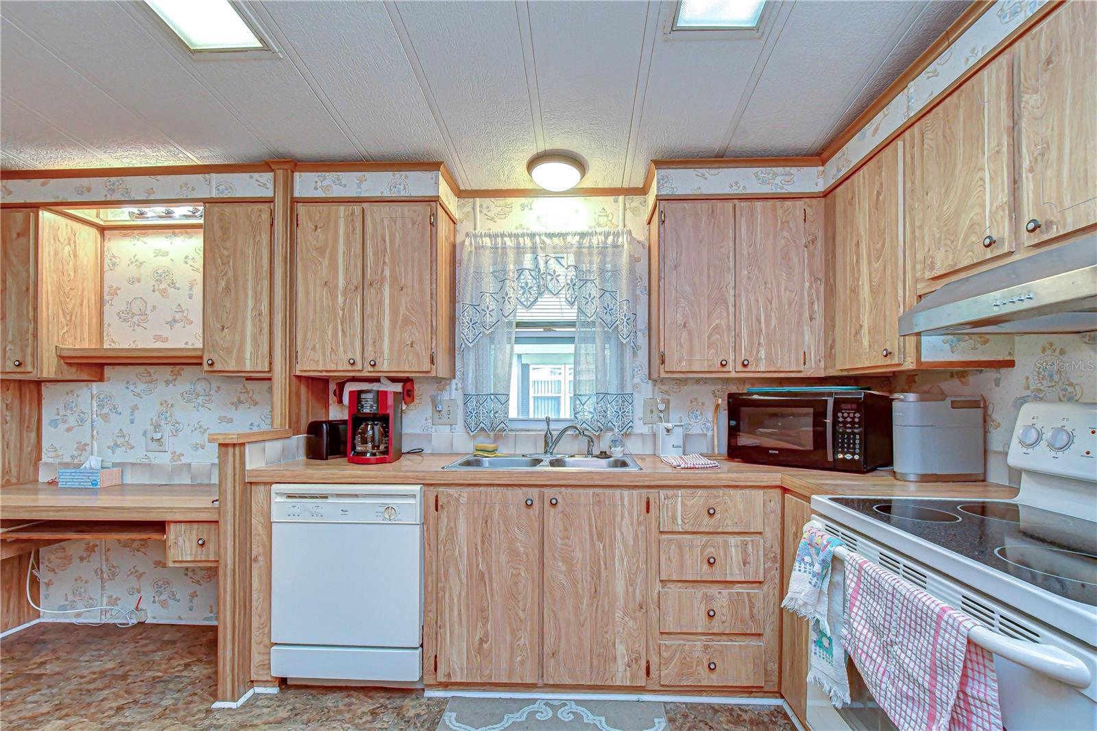 COLONY HILLS COMMUNITY - Residential