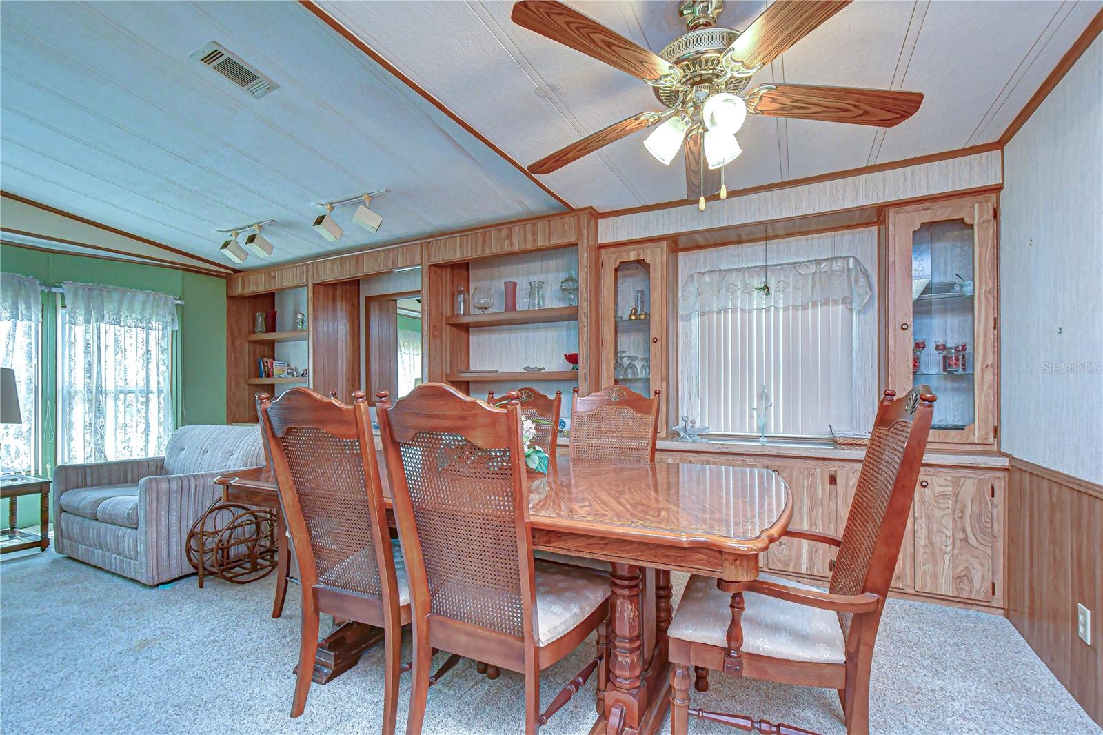 COLONY HILLS COMMUNITY - Residential