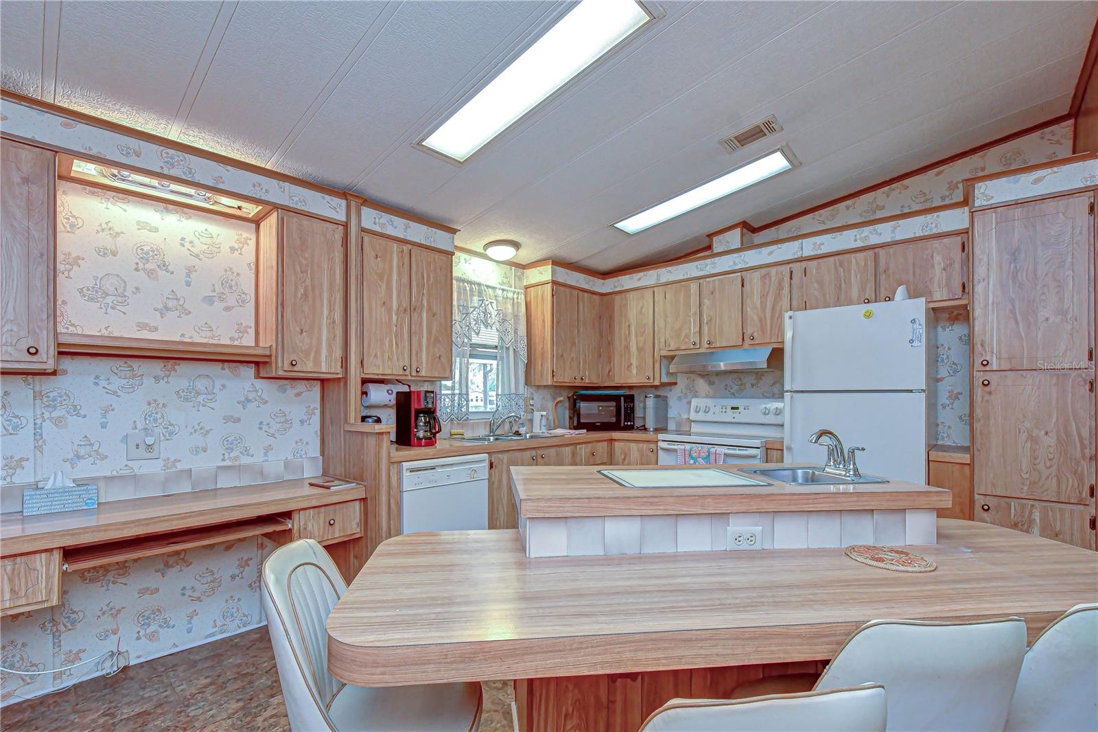 COLONY HILLS COMMUNITY - Residential