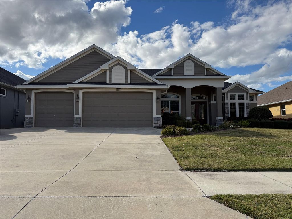 Photo of 8293 Bridgeport Bay Circle, Mount Dora, FL 32757 (MLS # G5107307)