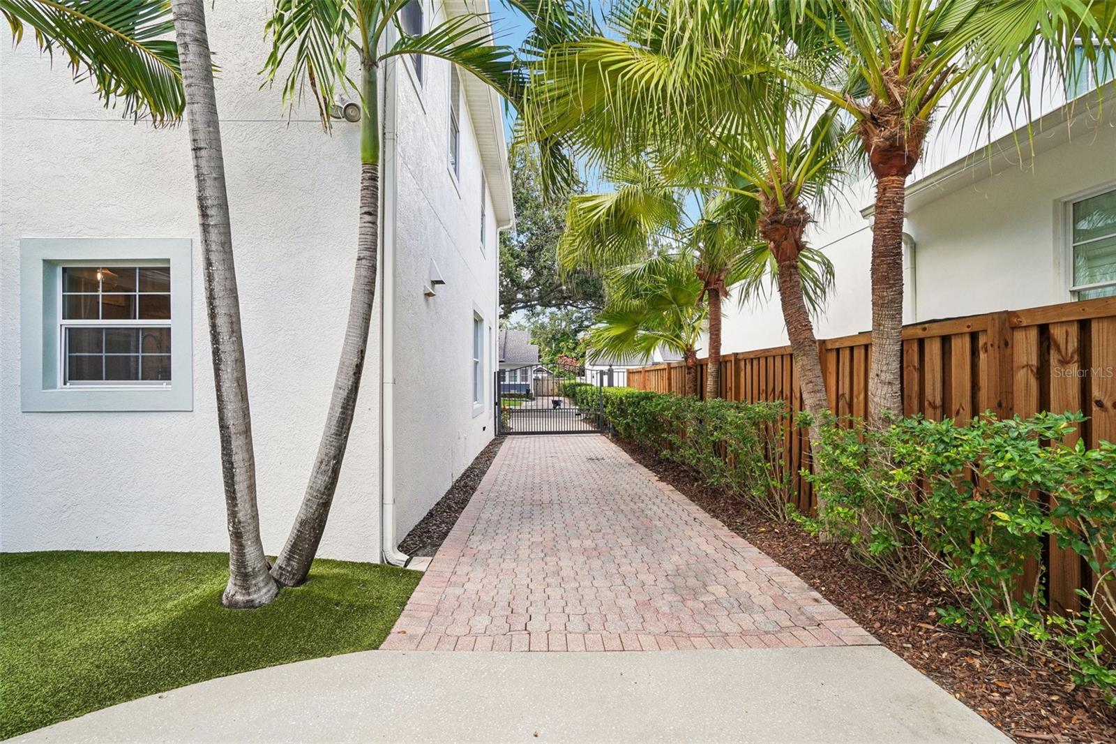 NORTH NEW SUBURB BEAUTIFUL - Residential