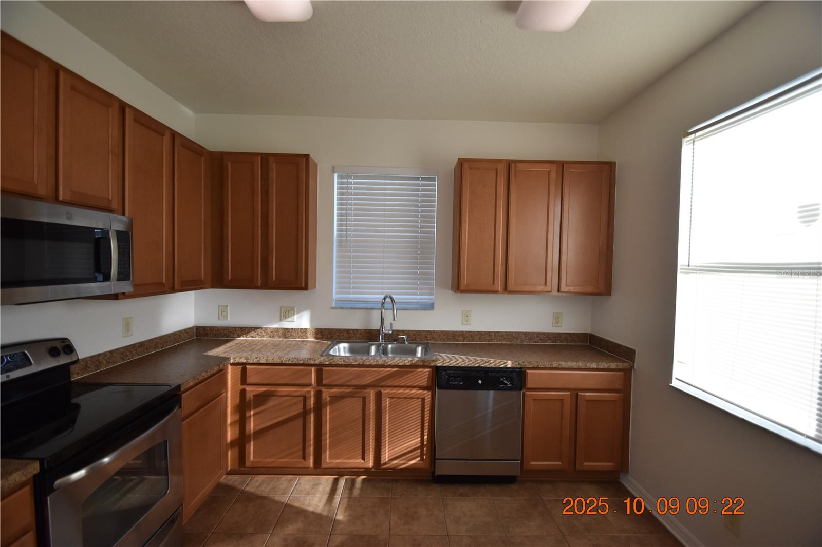 SOUTHERN OAKS GROVE - Residential Lease