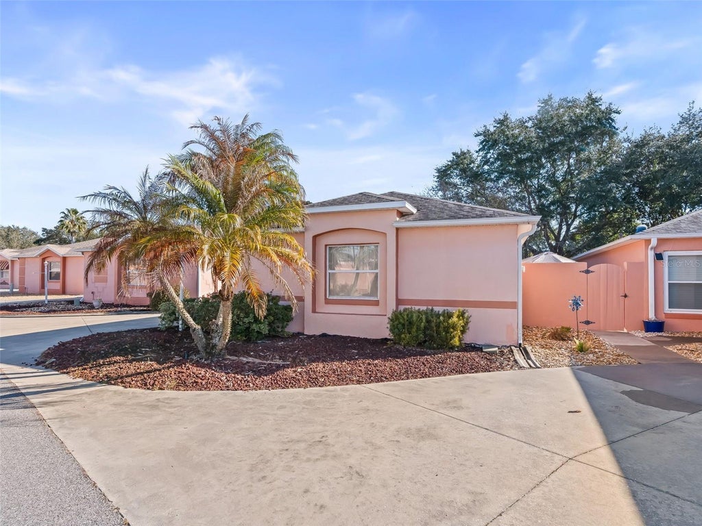 Photo of 621 Enconto Street, The Villages, FL 32159 (MLS # G5118357)
