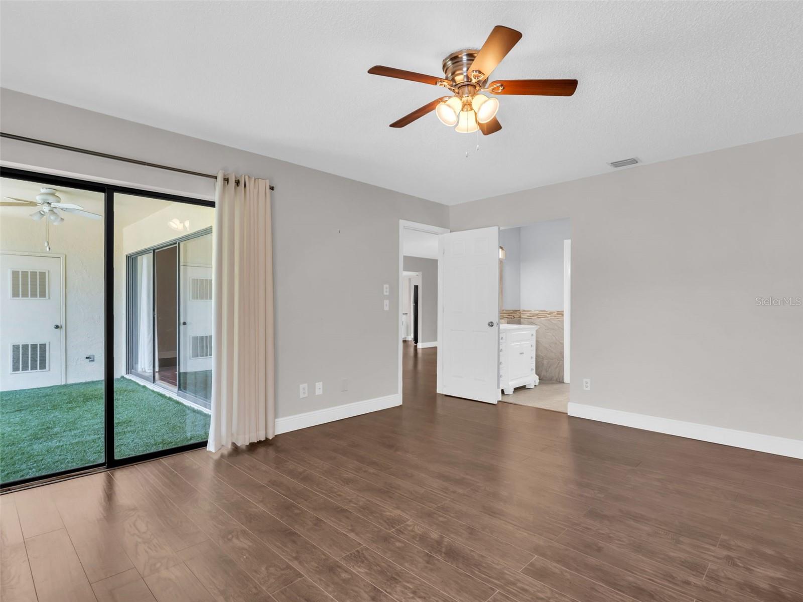 EL PASADO A CONDO - Residential