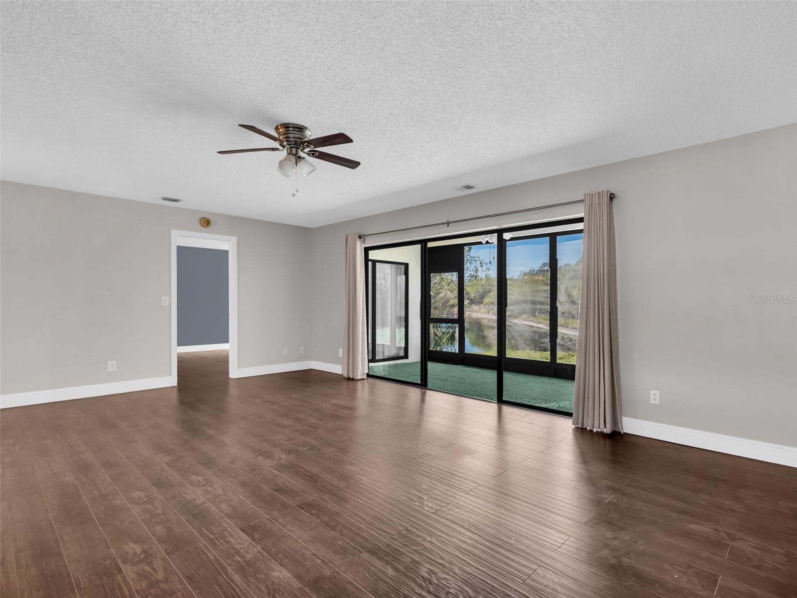 EL PASADO A CONDO - Residential