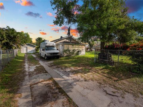 A home in LAKELAND