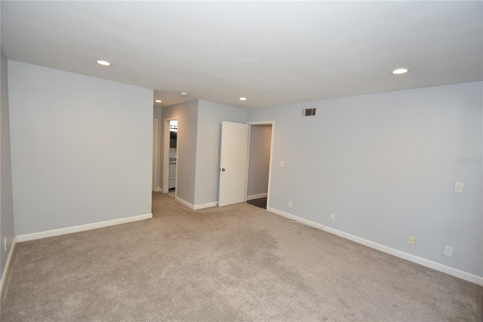 PALM CLUB - Residential Lease