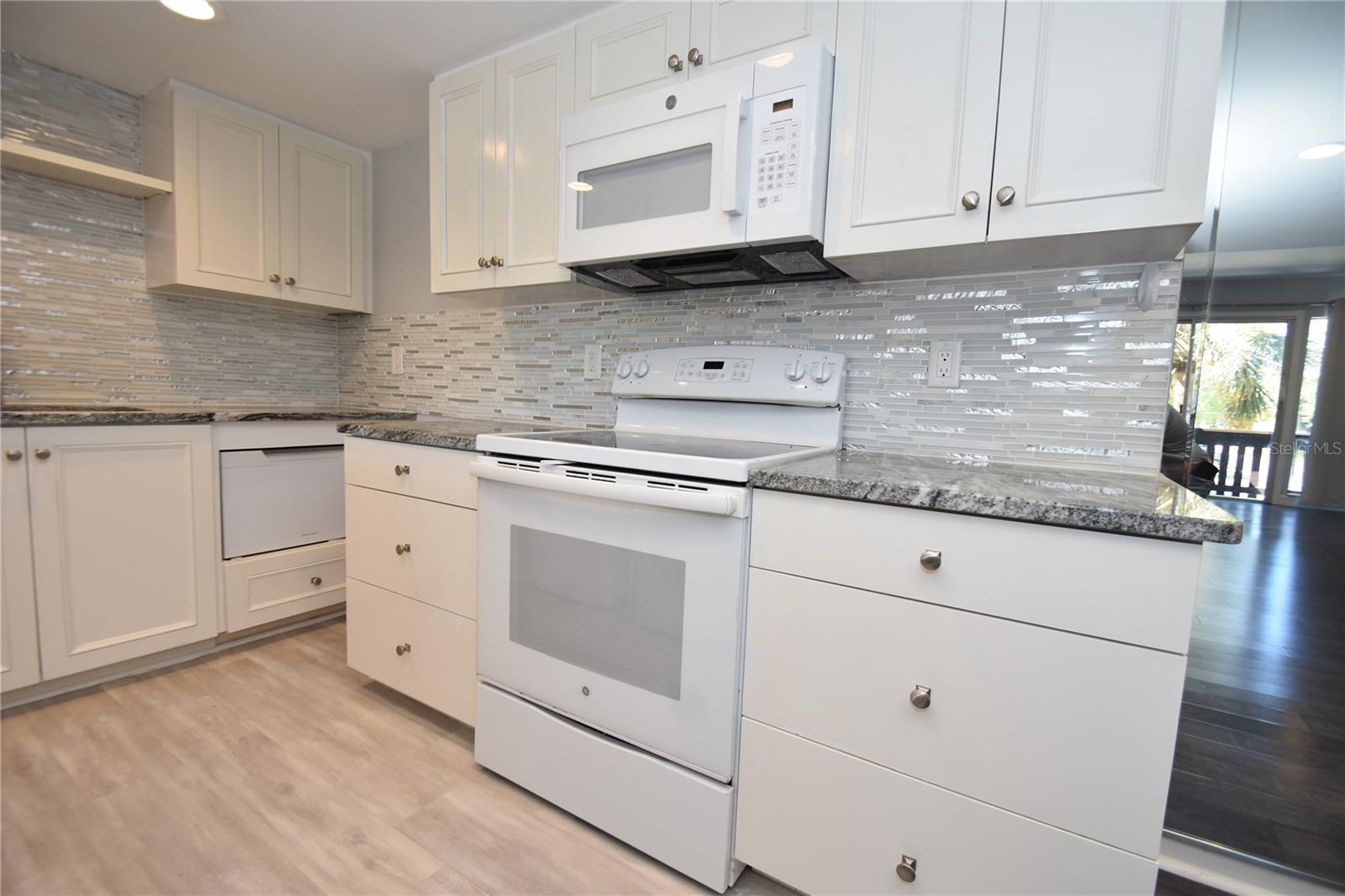 PALM CLUB - Residential Lease