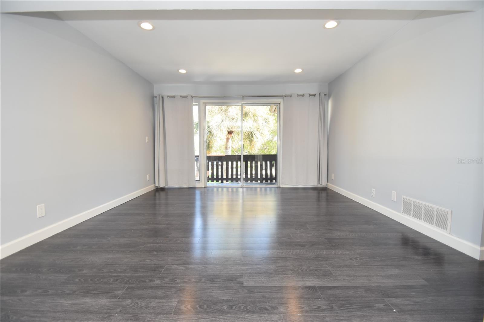 PALM CLUB - Residential Lease