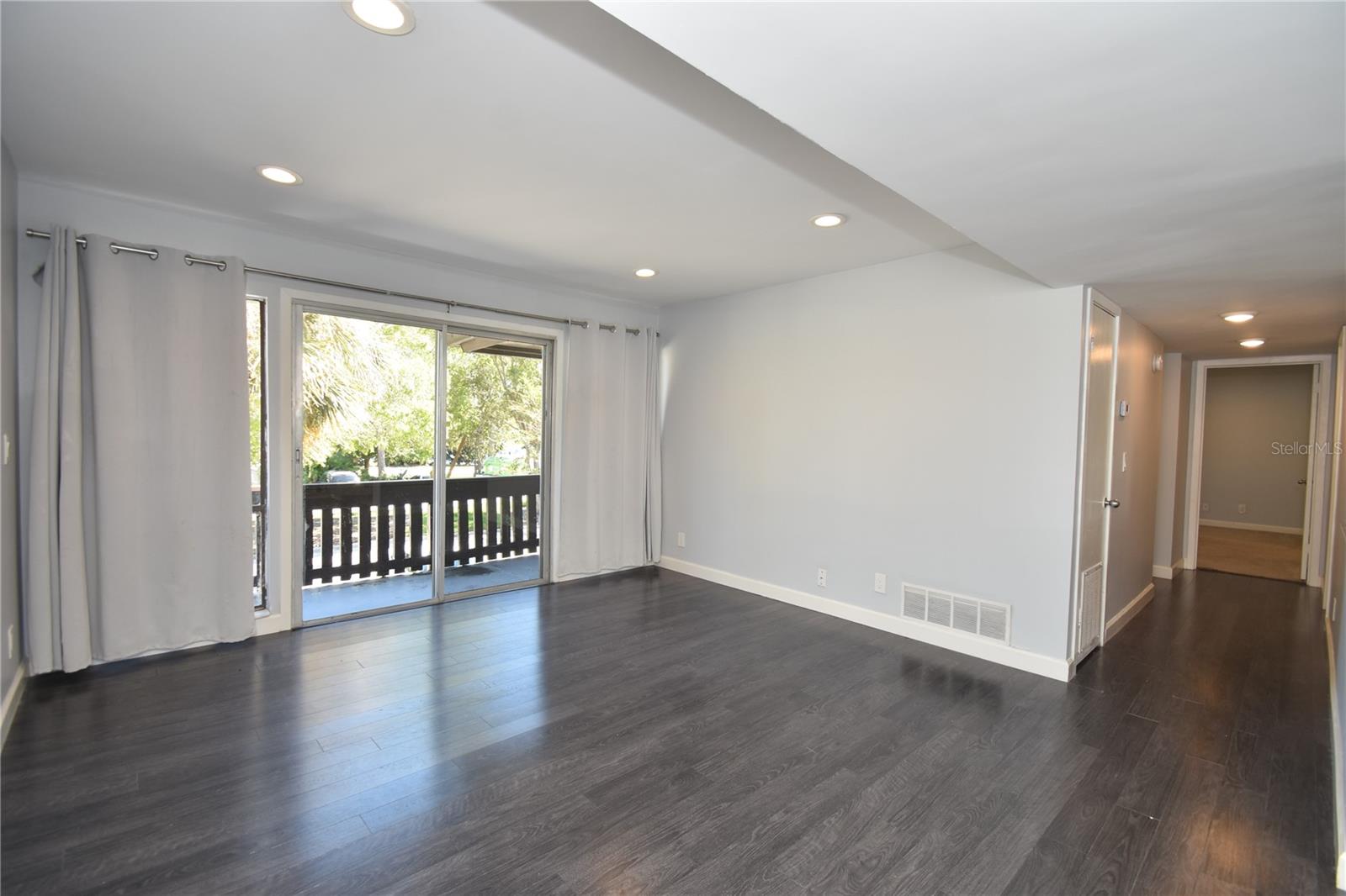 PALM CLUB - Residential Lease