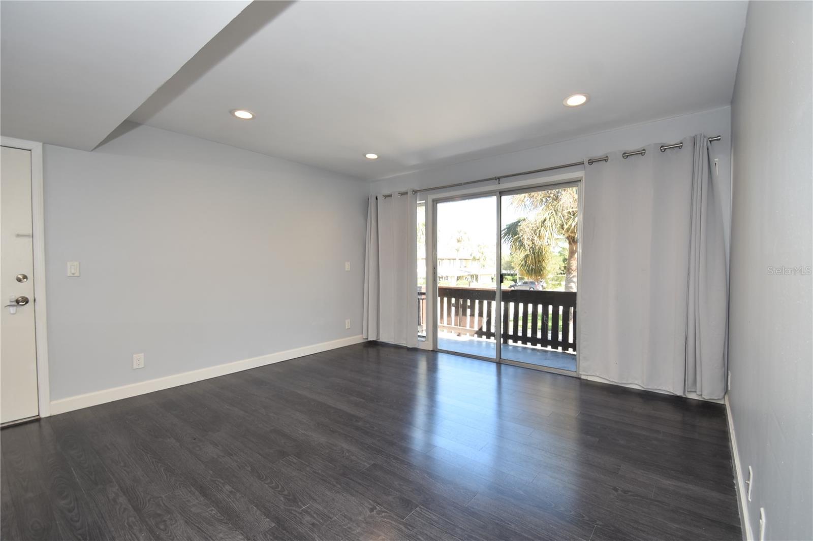 PALM CLUB - Residential Lease