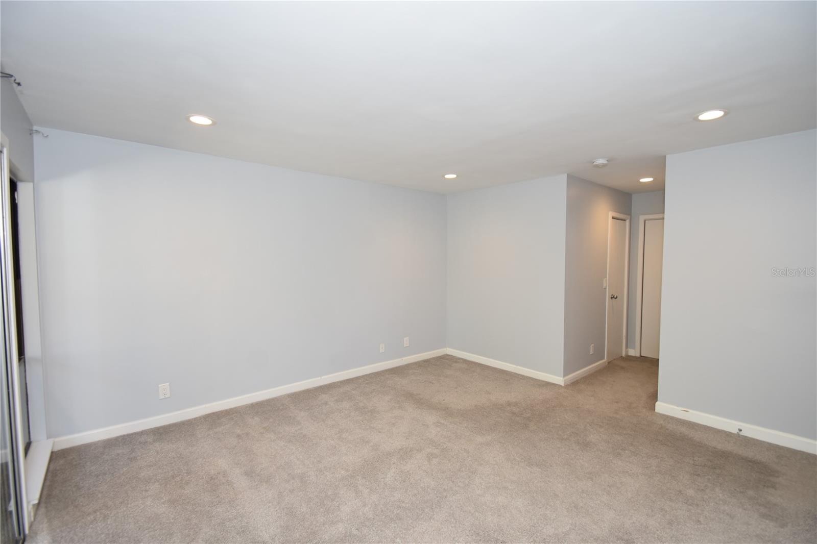 PALM CLUB - Residential Lease