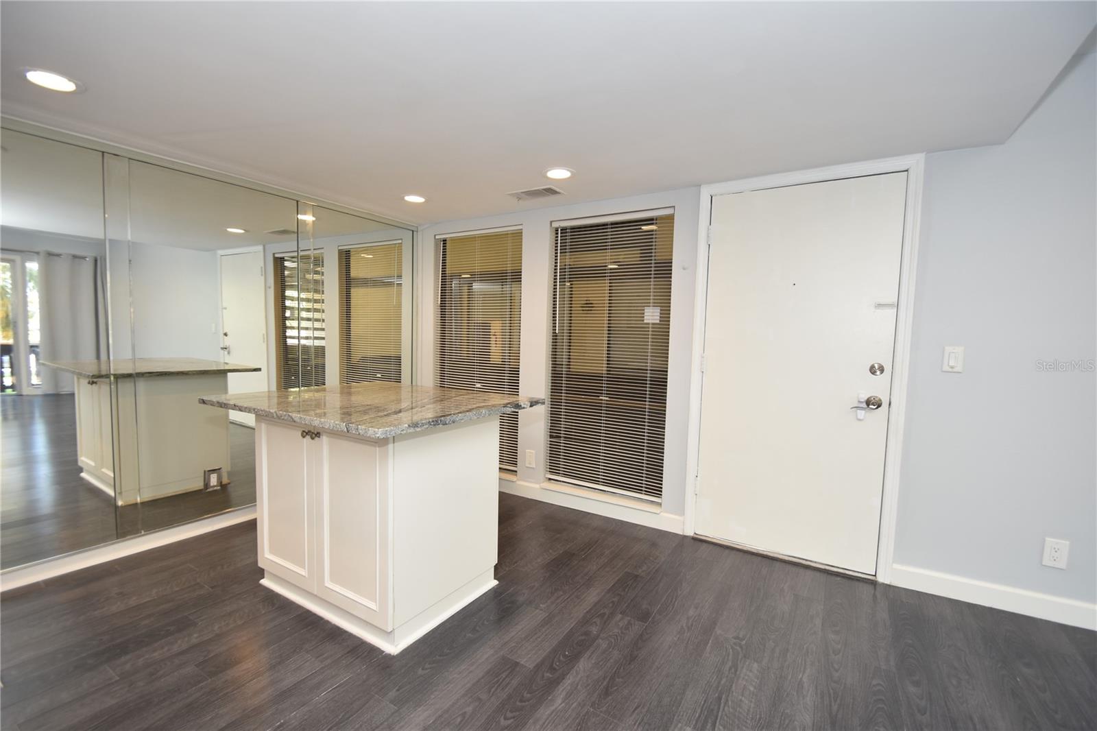 PALM CLUB - Residential Lease