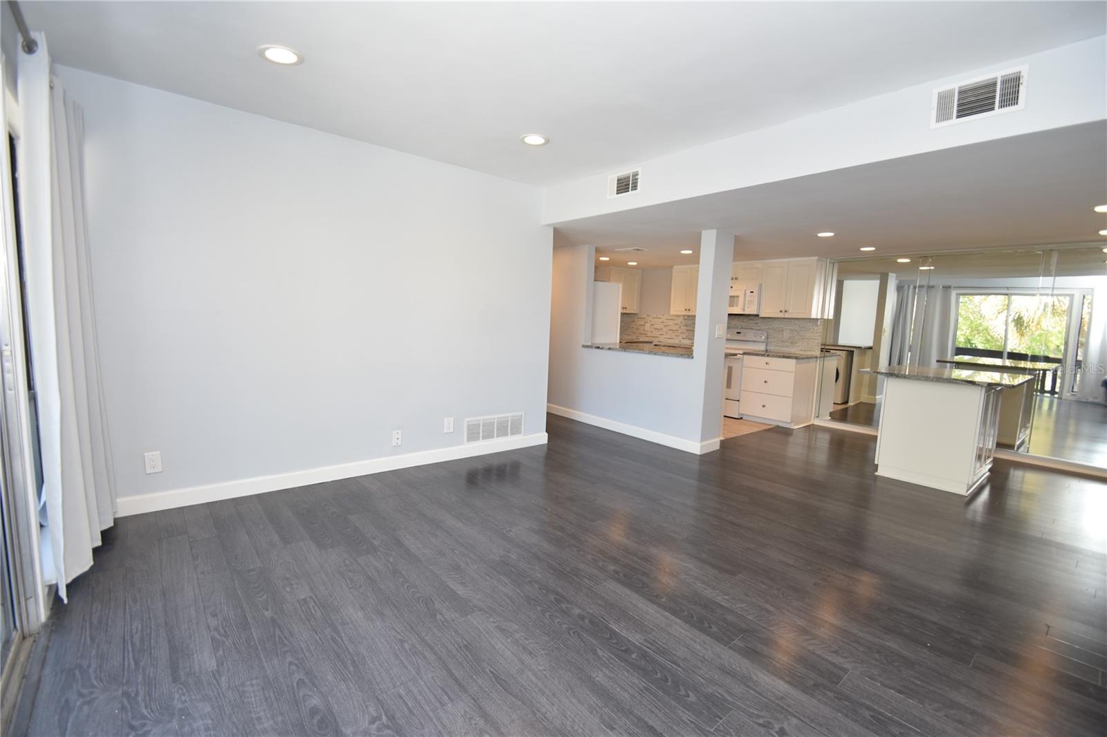 PALM CLUB - Residential Lease