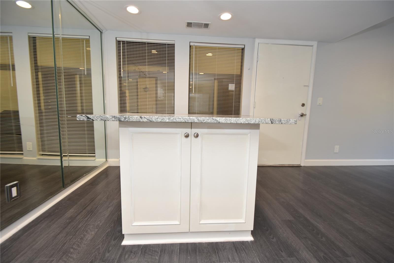 PALM CLUB - Residential Lease