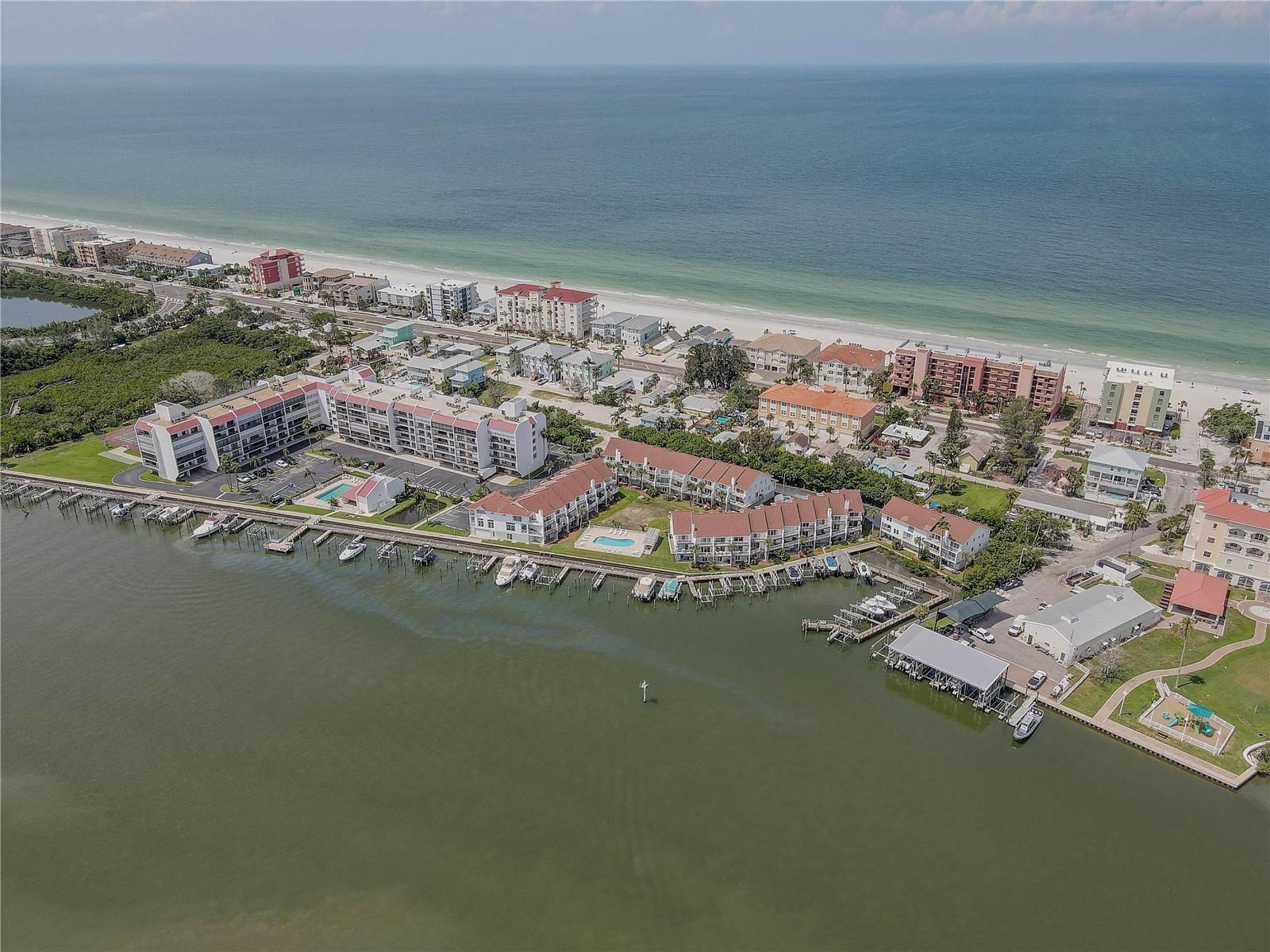 VISTA VILLAGE TWNHMS - Residential