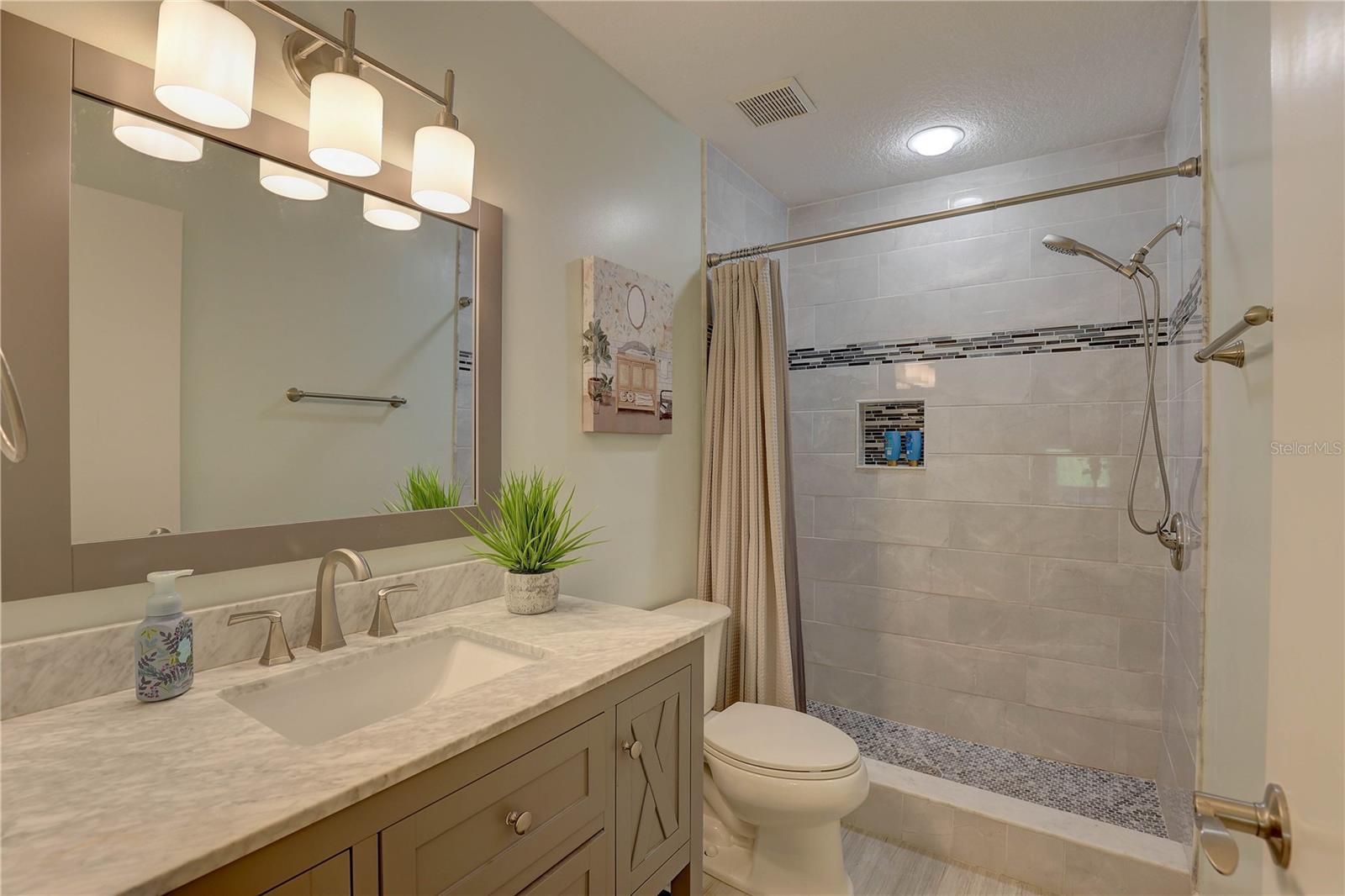 VISTA VILLAGE TWNHMS - Residential