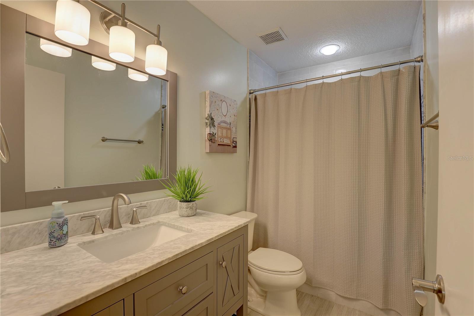 VISTA VILLAGE TWNHMS - Residential