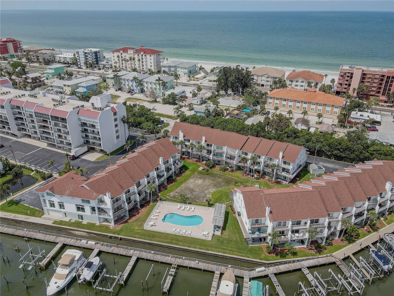 VISTA VILLAGE TWNHMS - Residential