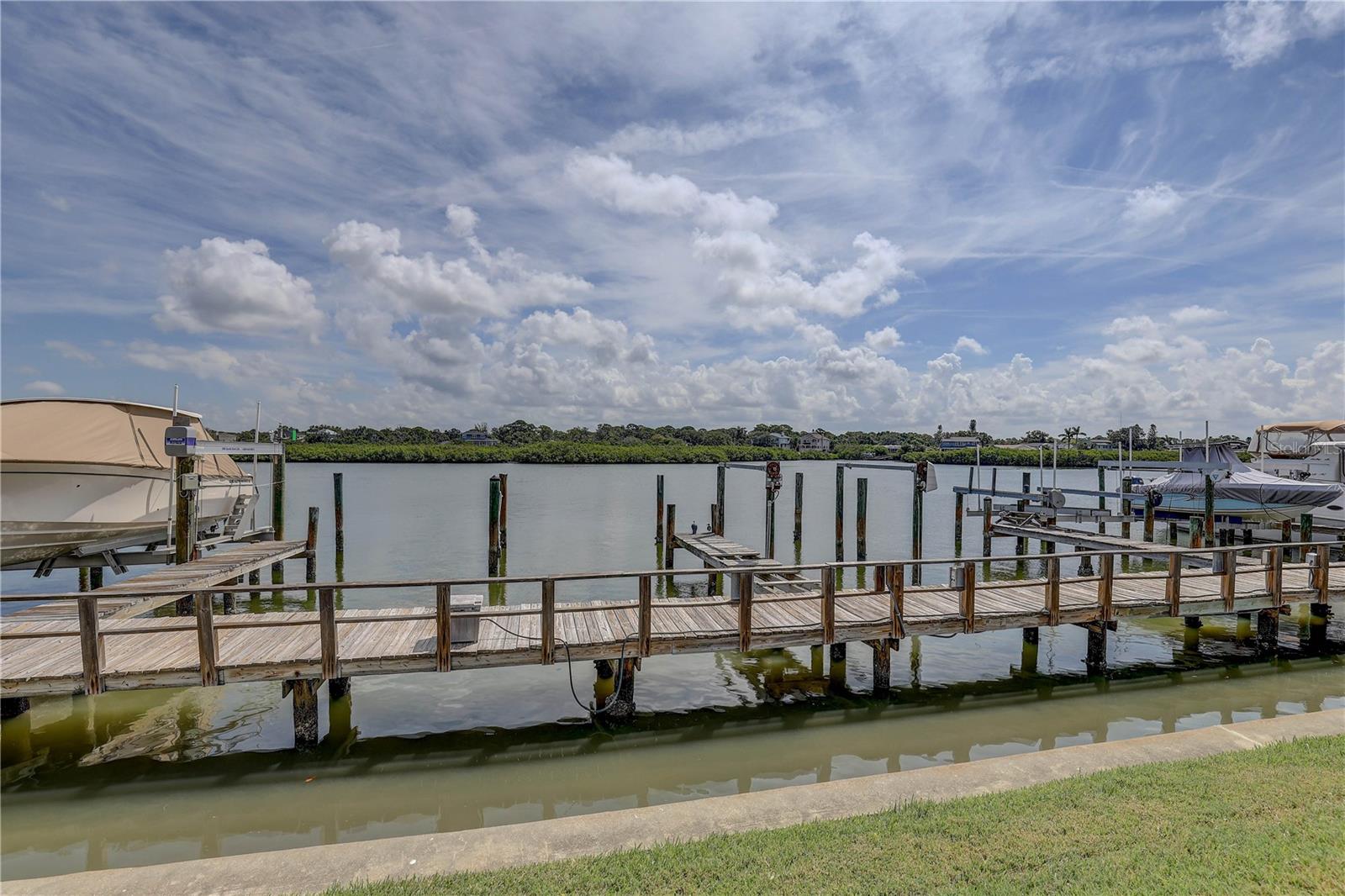 VISTA VILLAGE TWNHMS - Residential