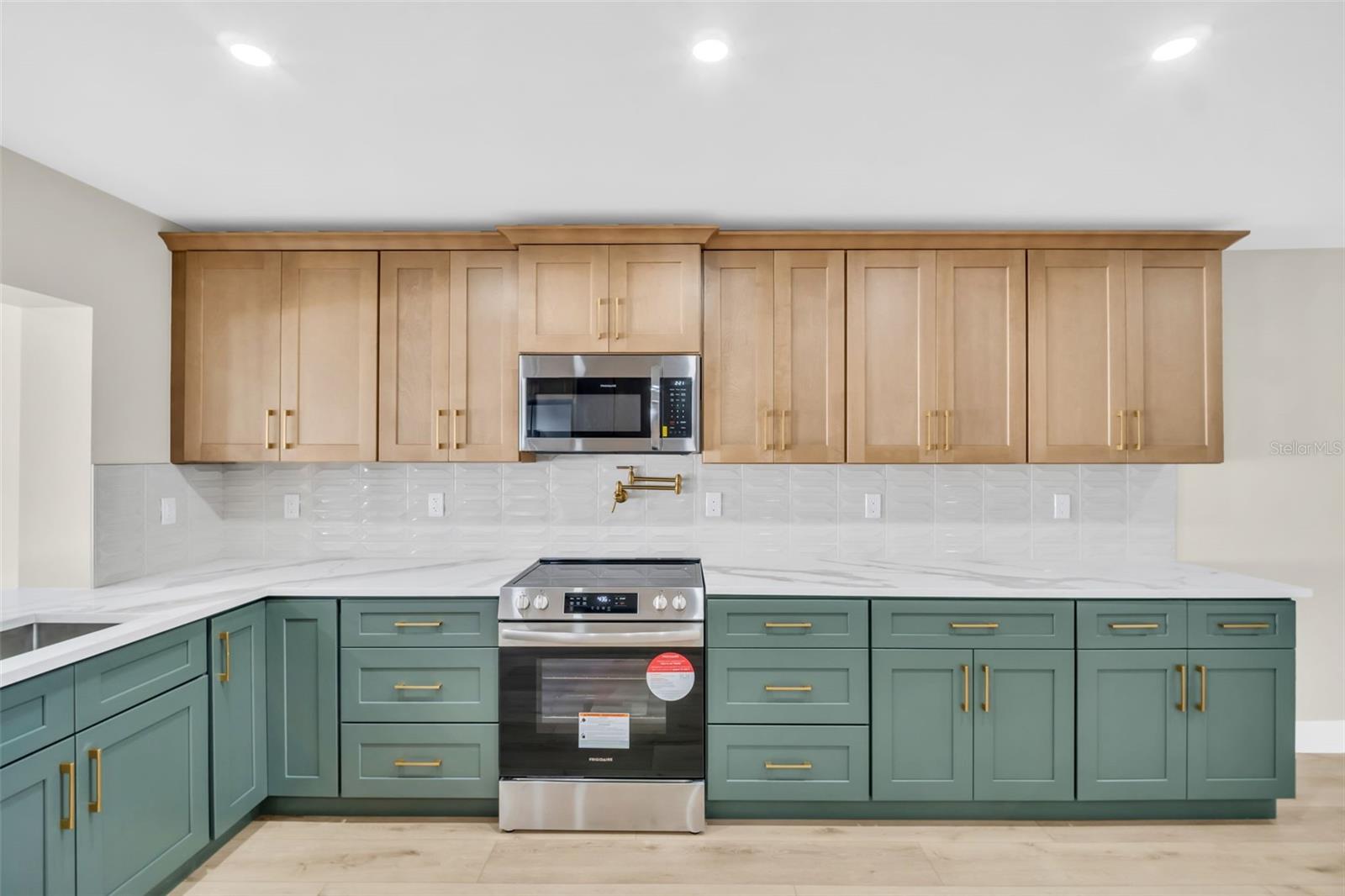 BARRINGTON HILLS - Residential